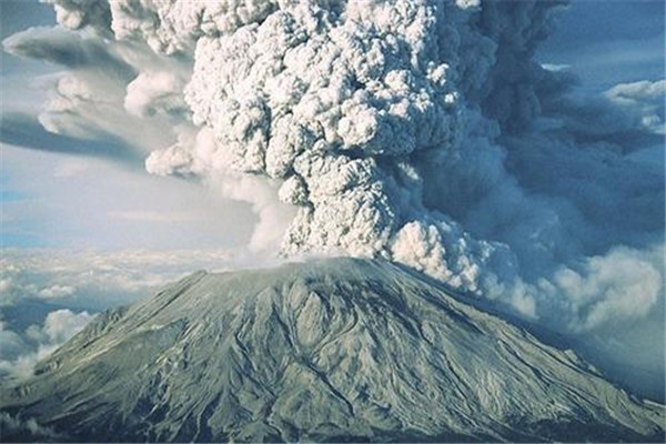 世界上最大火山喷发 二战时期的一次火山喷发(坦博拉火山)