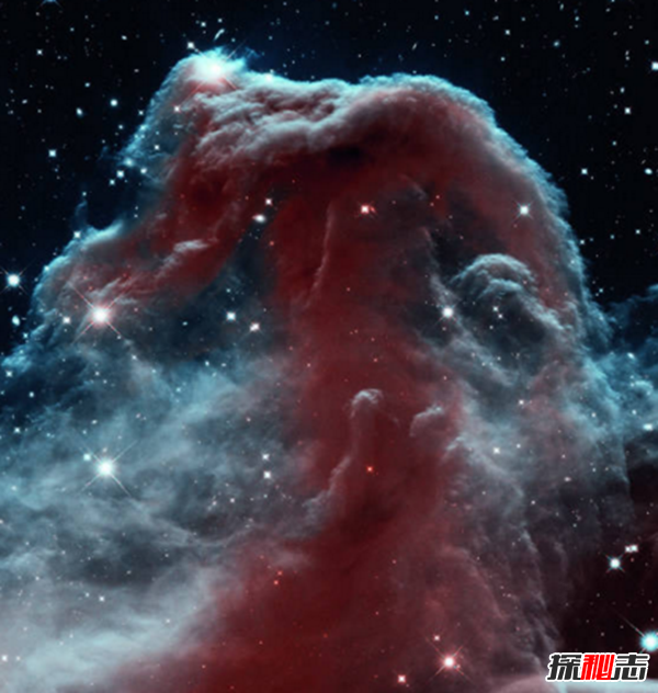 哈勃望远镜拍到老鹰星云中的人脸,一尊静佛面容严肃在打坐