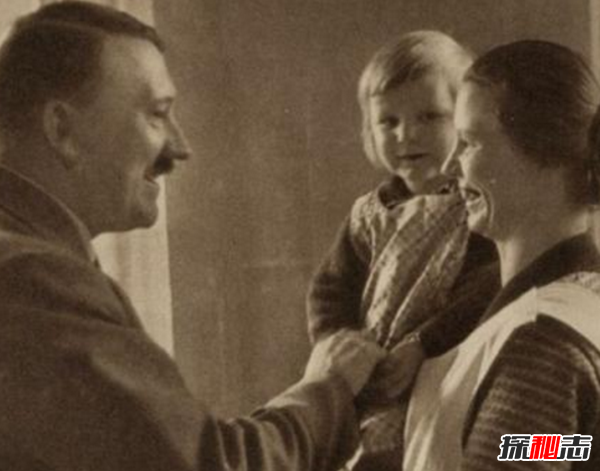希特勒的性别之谜,是男还是女?(亦或是两性畸形人)