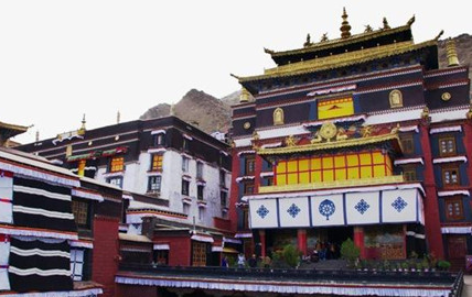 扎什伦布寺：位于西藏日喀则，意为“吉祥须弥聚福殊胜诸方州”