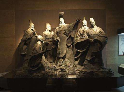始于秦皇终于清，中国古代皇帝制度的发展史