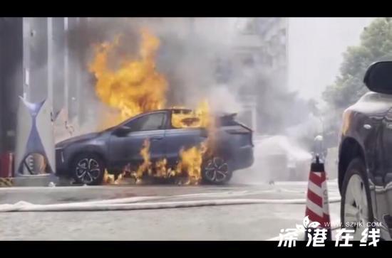 小鹏汽车在充电站自燃 现场火势凶猛 起火原因是什么？
