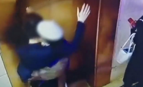 电梯间被女孩强吻男人回应网传视频：被女孩的性情招引想知道对方