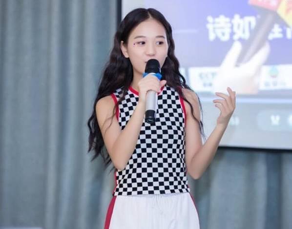 网红小小如真实身份揭秘：抖音张曼如个人资料