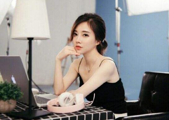 李健的老婆是谁：李健和单依纯是什么关系